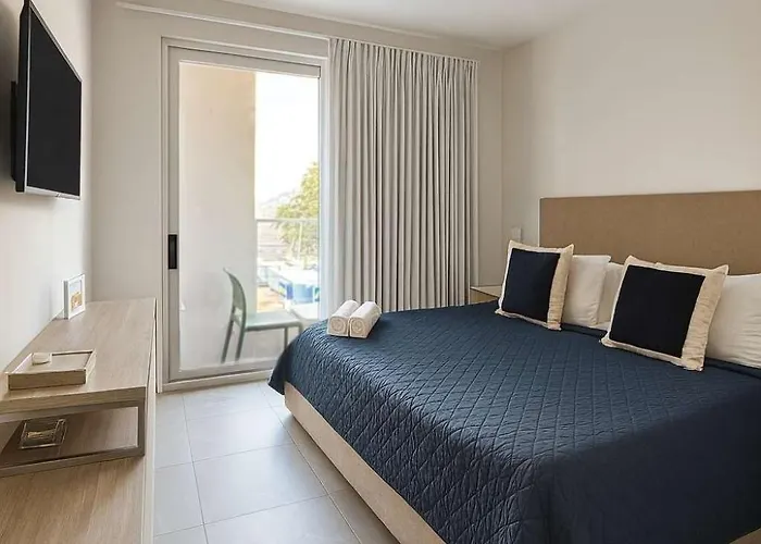Two-bedroom Near 5th Ave And Gym